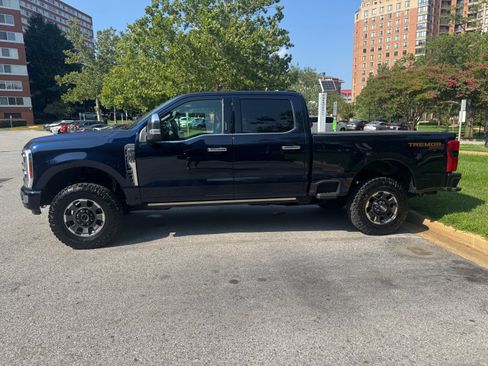 Used 2024 Ford F350 Platinum w/ Tremor Off-Road Package AWD/4WD image 2