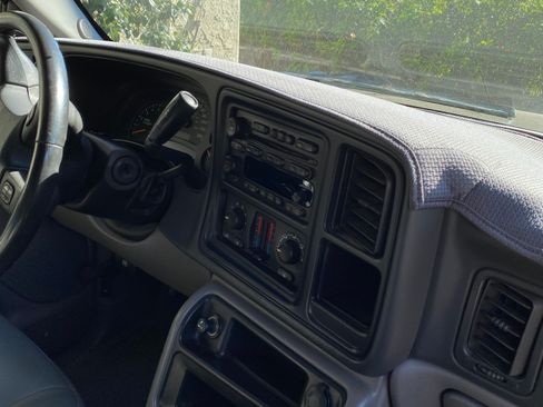 Used 2004 Chevrolet Tahoe Z71 w/ Z71 Preferred Equipment Group image 12