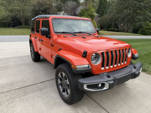 Used 2018 Jeep Wrangler Unlimited Sahara image 4