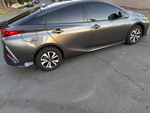 Used 2019 Toyota Prius Prime Advanced image 10