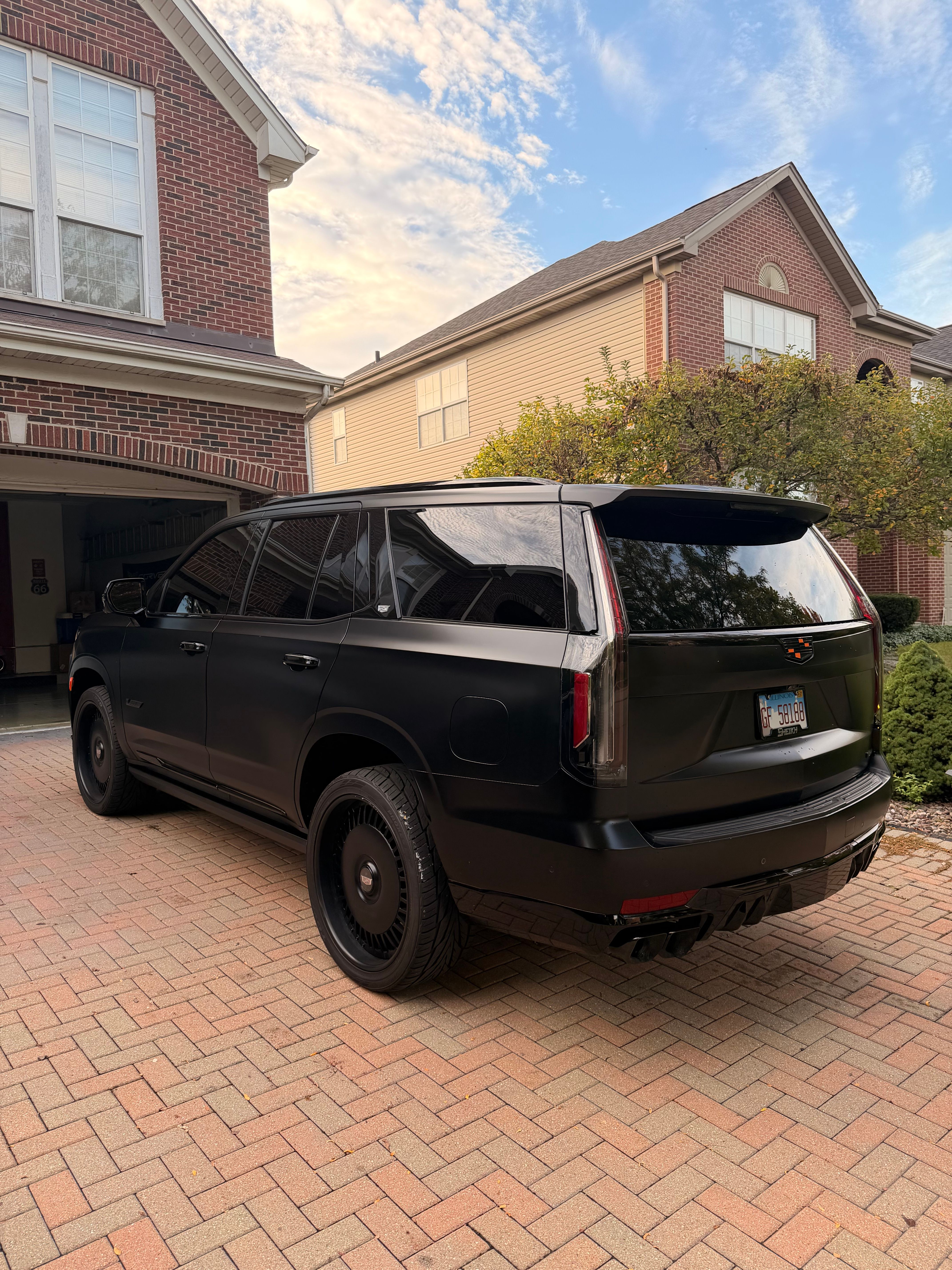 Used 2023 Cadillac Escalade V AWD/4WD image 2