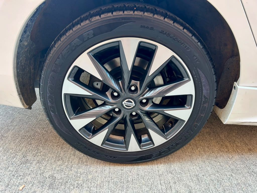 Used 2019 Nissan Sentra SR FWD image 22