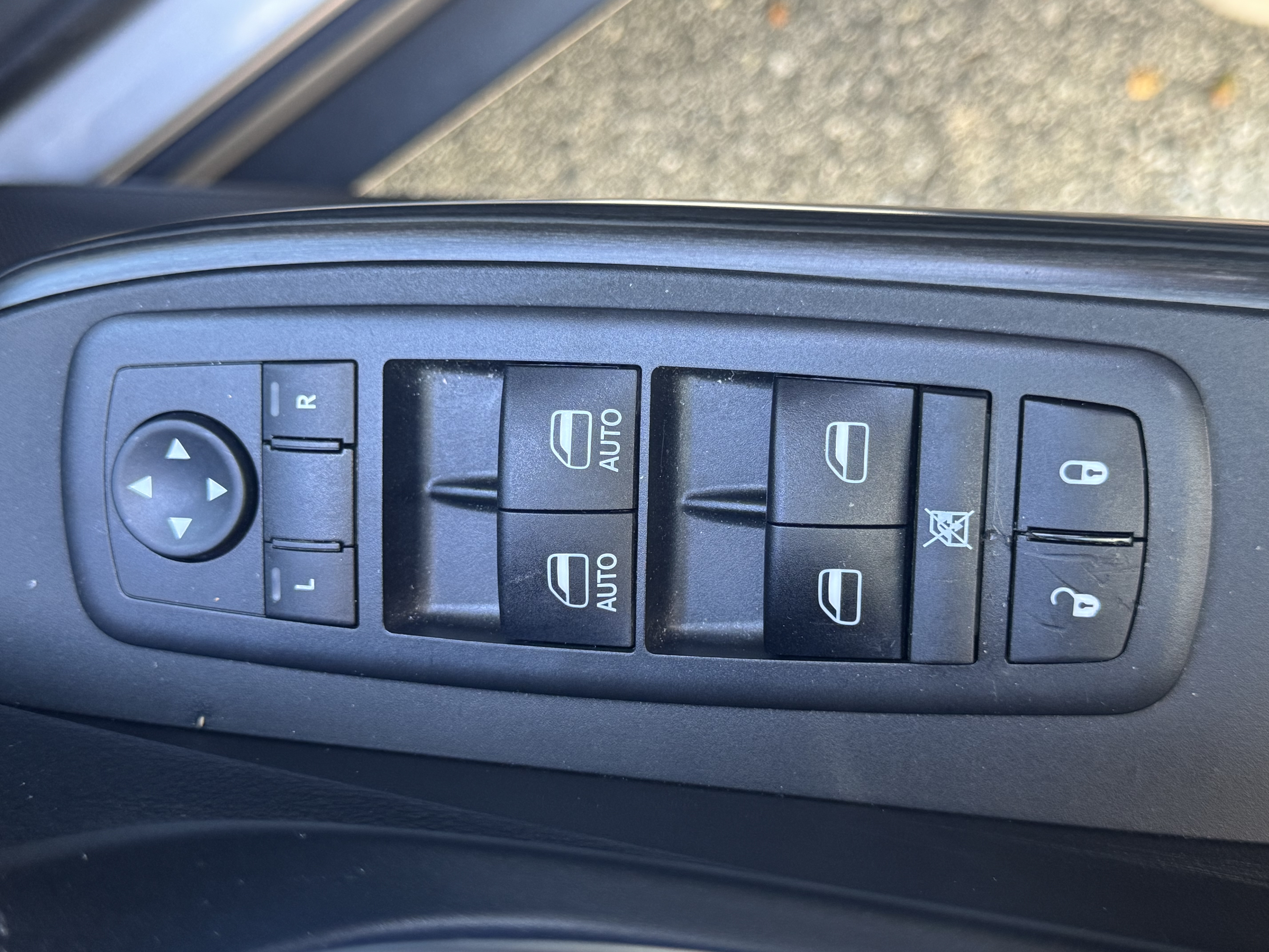 Used 2016 Jeep Cherokee Trailhawk w/ Comfort/Convenience Group AWD/4WD image 22