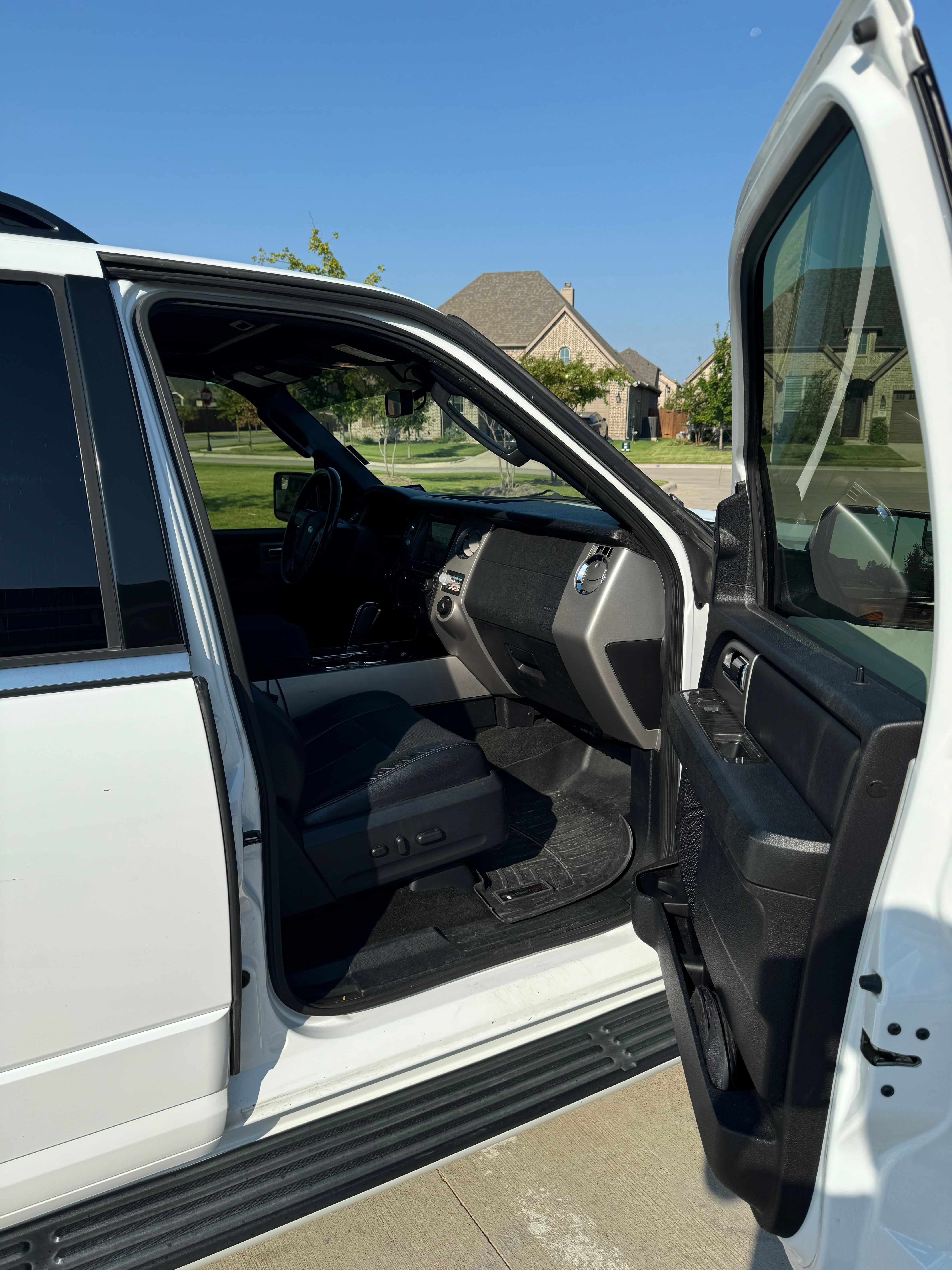 Used 2017 Ford Expedition Limited AWD/4WD image 13