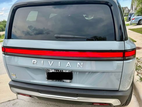 Used 2023 Rivian R1S Adventure AWD/4WD image 4
