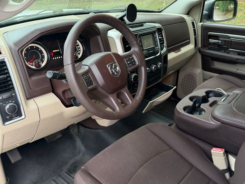 Used 2016 RAM 1500 Classic SLT AWD/4WD image 10