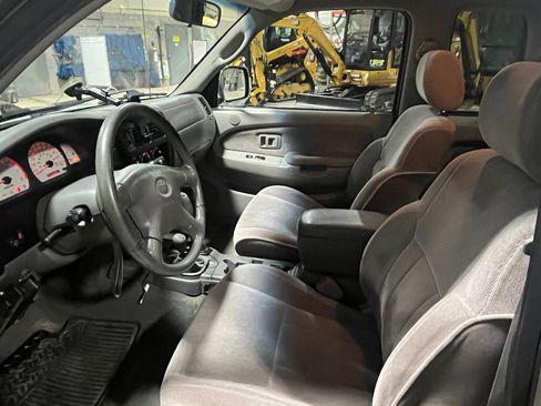 Used 2001 Toyota Tacoma Limited image 17