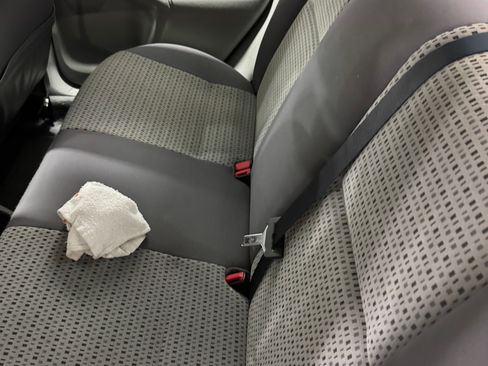 Used 2005 Ford Focus SE image 2