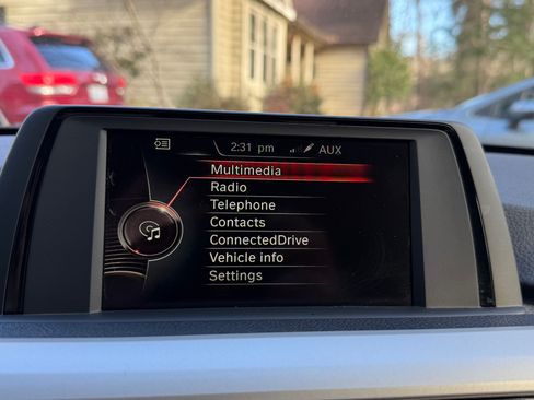 Used 2017 BMW 320i Sedan image 8