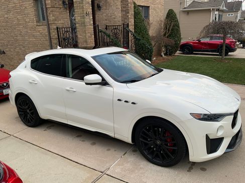 Used 2019 Maserati Levante Trofeo image 1