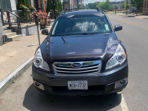 Used 2012 Subaru Outback 3.6R Limited w/ Moonroof Pkg AWD/4WD image 7