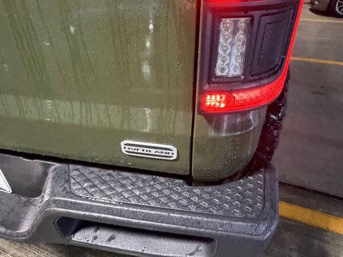 Used 2022 Jeep Gladiator Overland w/ Cold Weather Group image 11