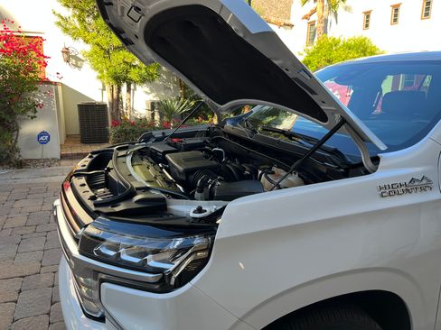 Used 2023 Chevrolet Tahoe High Country w/ Advanced Technology Package image 22