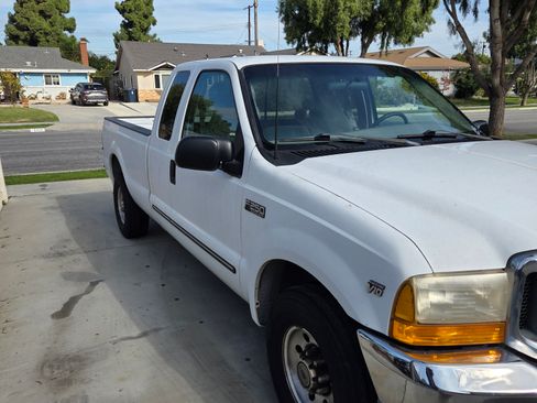 Used 2000 Ford F250 2WD SuperCab Super Duty image 4