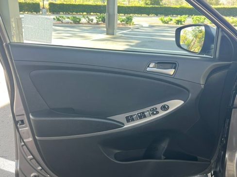 Used 2017 Hyundai Accent SE FWD image 10