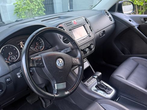 Used 2010 Volkswagen Tiguan Wolfsburg Edition FWD image 9