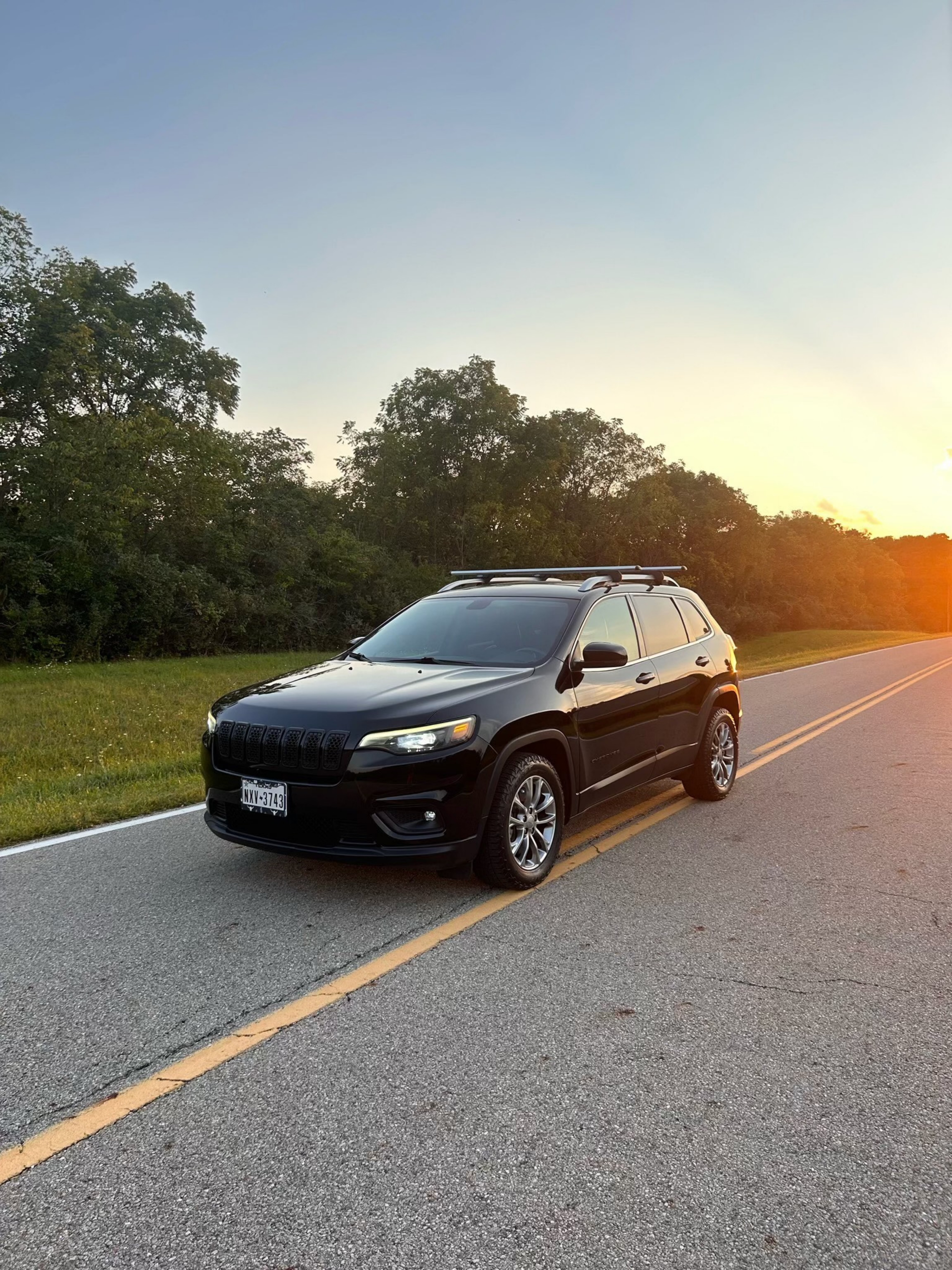 Used 2019 Jeep Cherokee Latitude Plus FWD image 4
