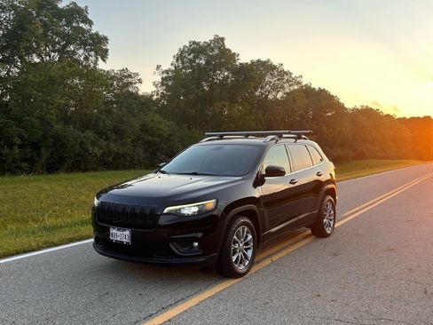Used 2019 Jeep Cherokee Latitude Plus FWD image 4
