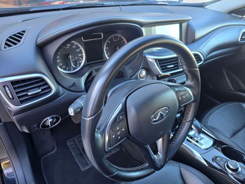 Used 2017 INFINITI QX30 Premium w/ Navigation Package image 17