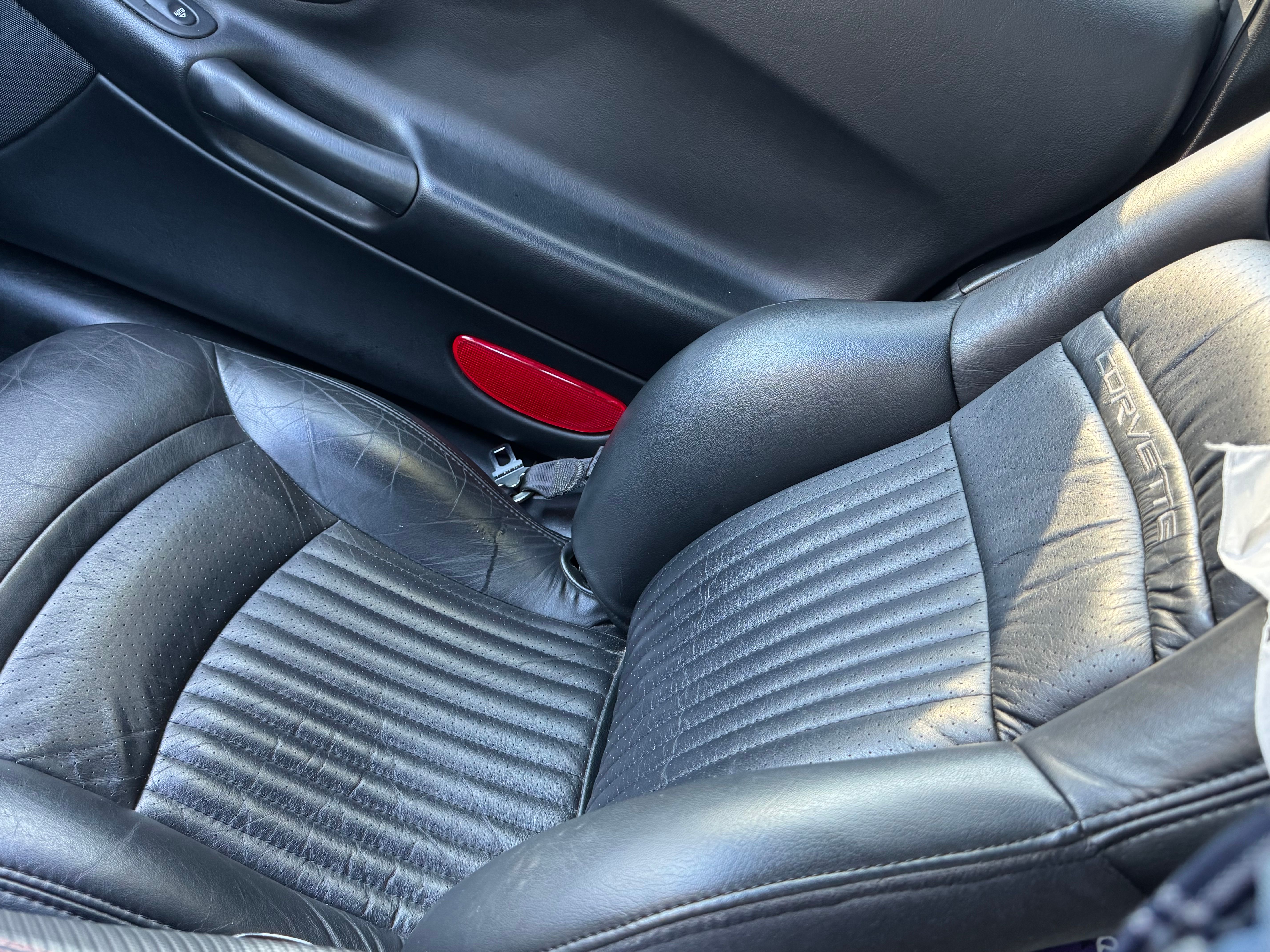 Used 2000 Chevrolet Corvette Coupe w/ Roof Pkg RWD image 5