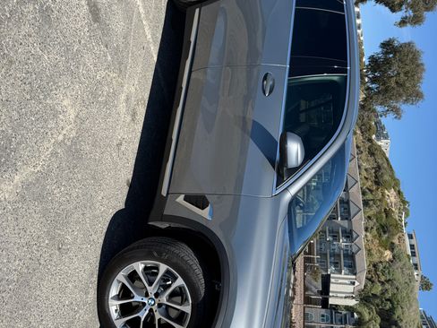 Used 2024 BMW X5 xDrive40i w/ Premium Package image 2