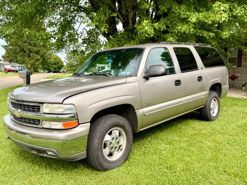 Used 2000 Chevrolet Suburban LS w/ LS Preferred Equipment Group AWD/4WD image 8