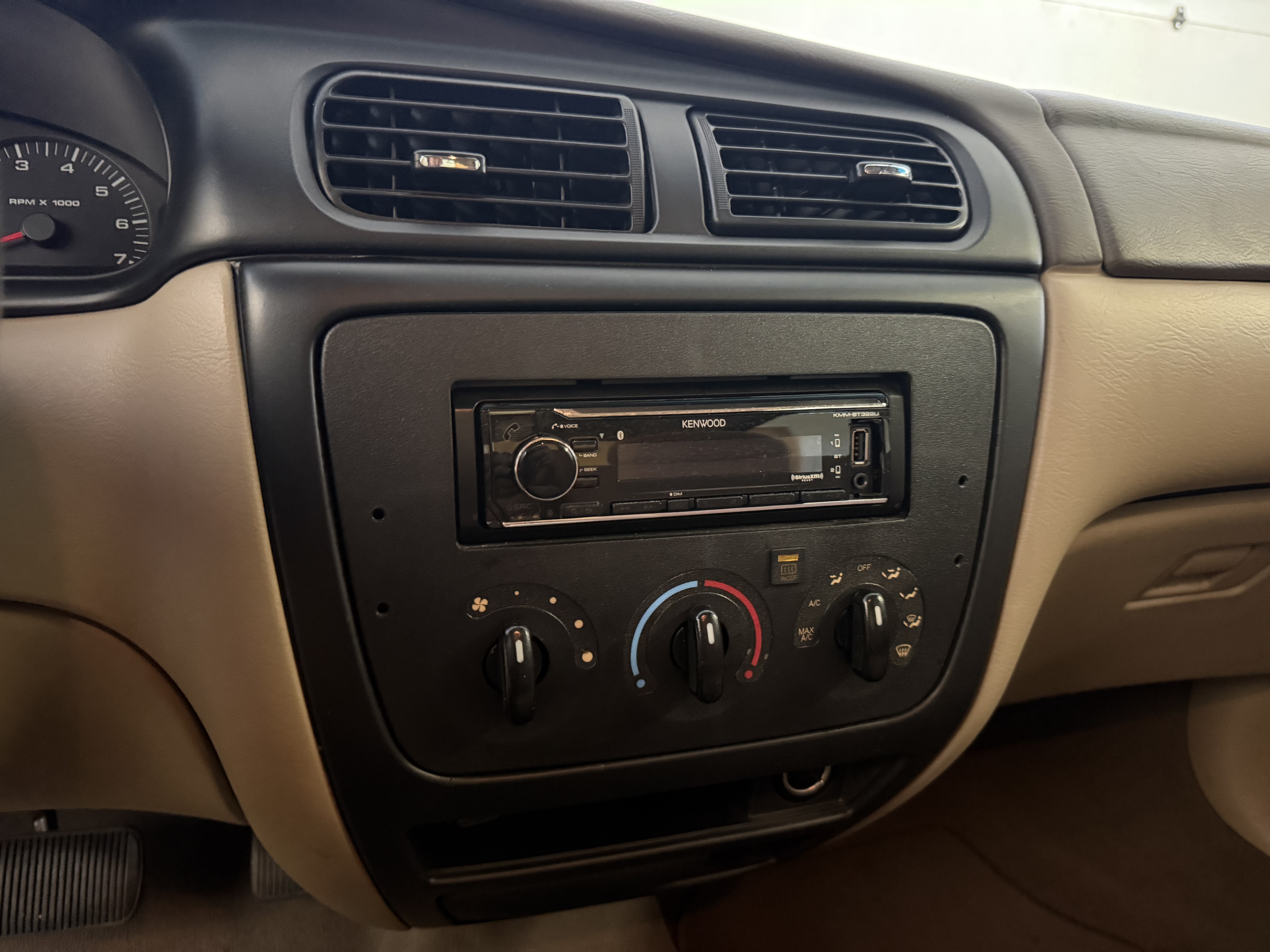 Used 2001 Ford Taurus LX FWD image 10