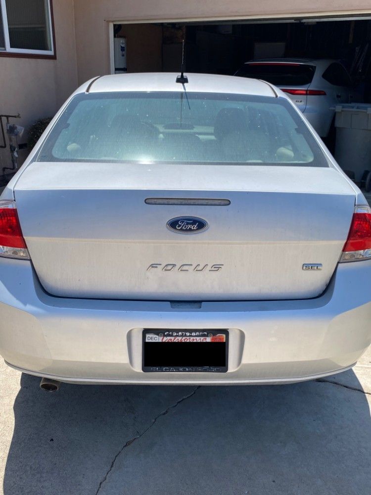 Used 2010 Ford Focus SEL FWD image 5