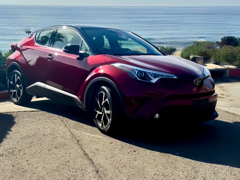 Used 2019 Toyota C-HR Limited image 2