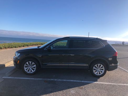 Used 2018 Volkswagen Tiguan SE w/ Panoramic Sunroof Package image 1