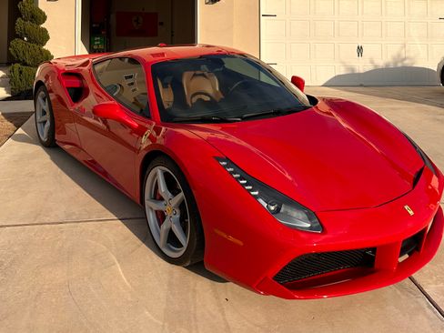Used 2018 Ferrari 488 GTB image 5