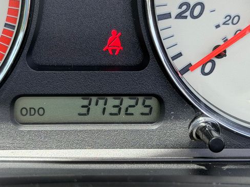 Used 2001 MAZDA MX-5 Miata RWD image 13