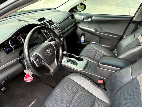 Used 2014 Toyota Camry SE FWD image 4