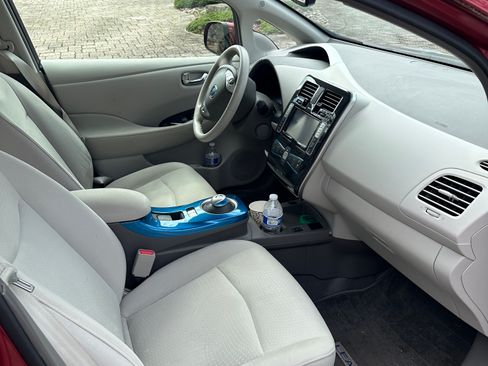Used 2012 Nissan Leaf SL w/ Eco Design Pkg image 12