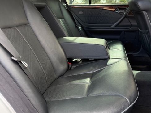 Used 2002 Mercedes-Benz E 320 4MATIC Sedan image 16