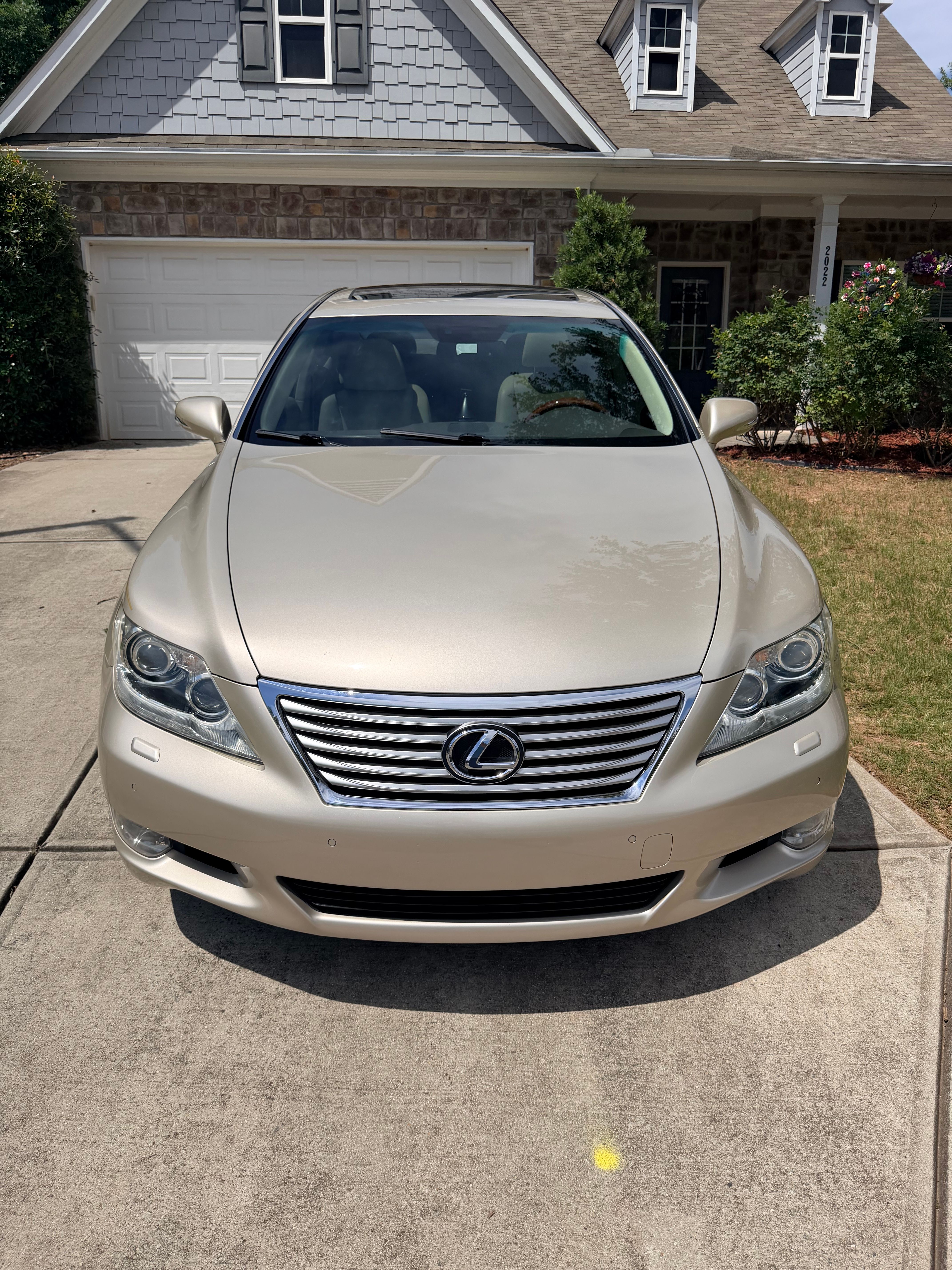 Used 2011 Lexus LS 460 w/ Comfort Pkg RWD image 2