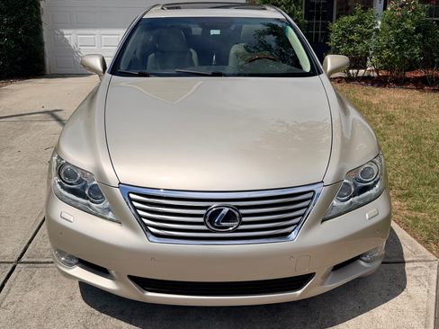 Used 2011 Lexus LS 460 w/ Comfort Pkg RWD image 2