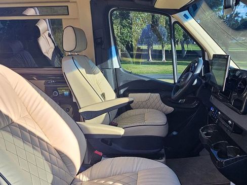 Used 2020 Mercedes-Benz Sprinter 2500 image 14