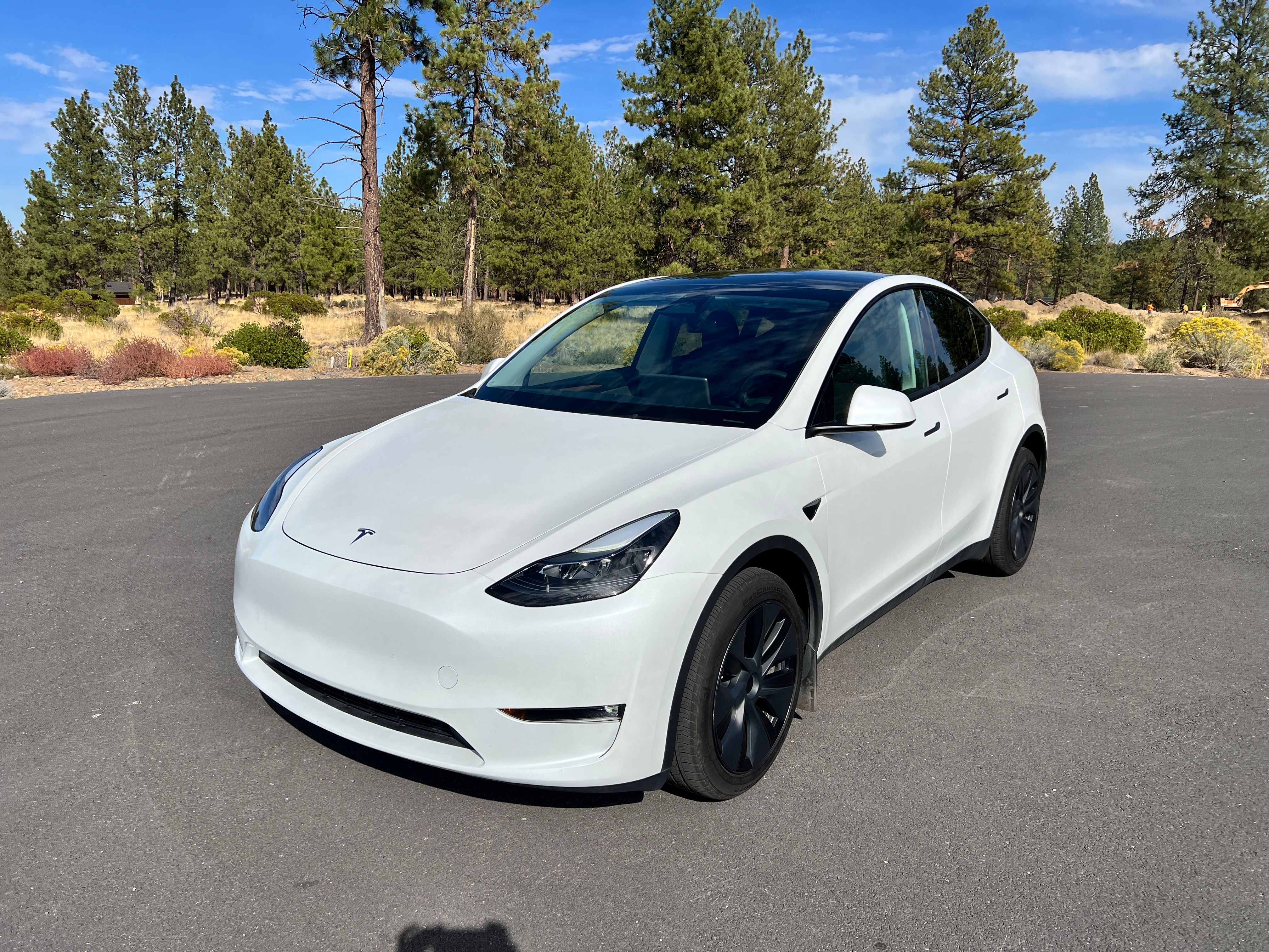 Used 2024 Tesla Model Y Long Range AWD/4WD image 1