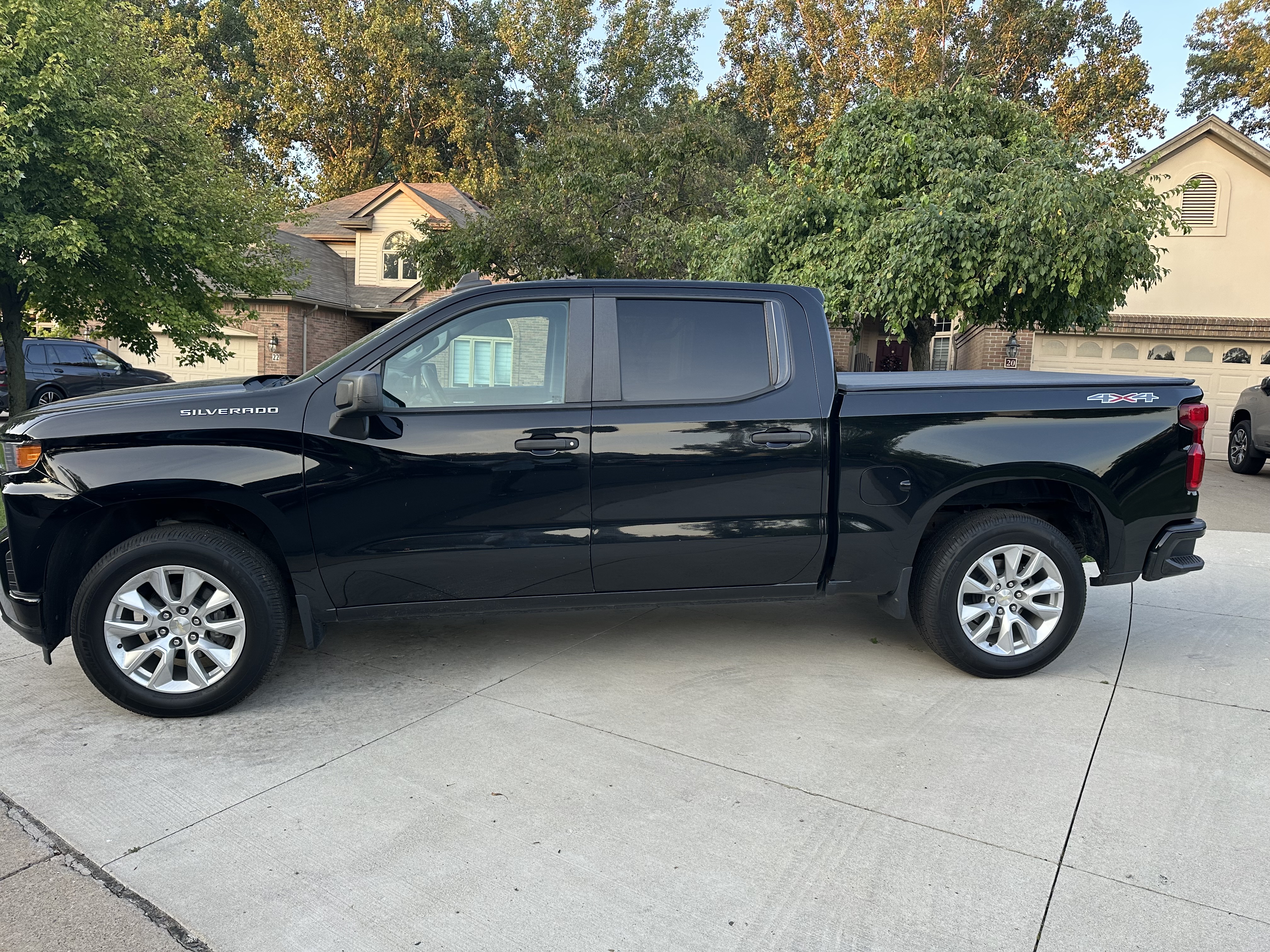 Used 2019 Chevrolet Silverado 1500 Custom w/ Custom Value Package AWD/4WD image 9