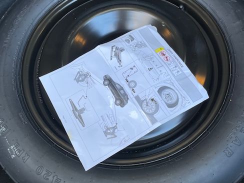 Used 2020 Jeep Cherokee Latitude Plus image 11