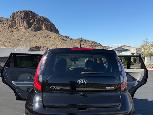 Used 2019 Kia Soul EV image 2