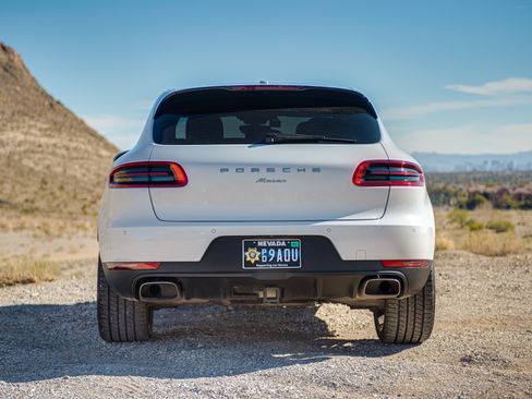 Used 2017 Porsche Macan w/ Dark Walnut Interior Package image 11
