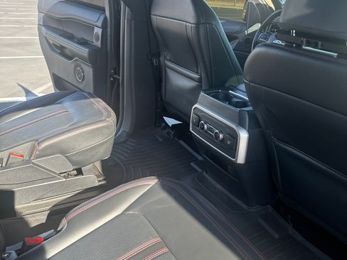 Used 2022 Ford Expedition Limited RWD image 12