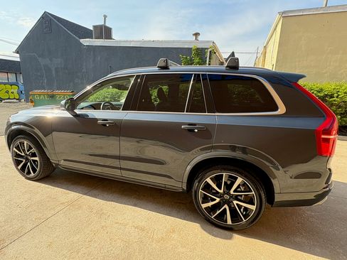 Used 2021 Volvo XC90 T6 Momentum AWD/4WD image 4