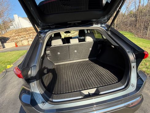 Used 2023 Toyota Venza XLE image 11