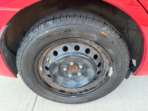 Used 2016 Toyota Corolla LE image 6