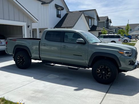 Used 2023 Toyota Tacoma TRD Off-Road w/ Technology Package image 2