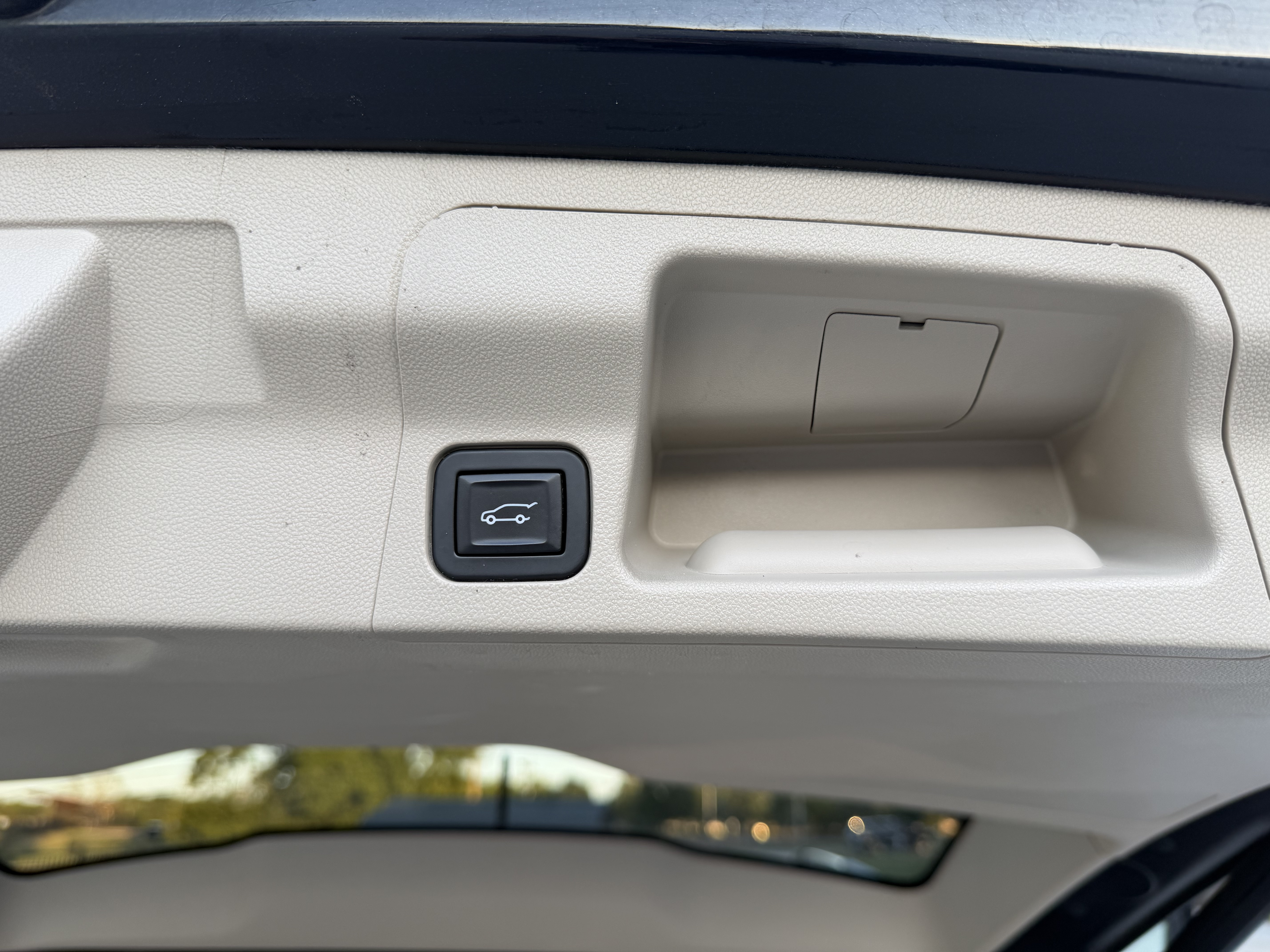 Used 2017 GMC Acadia Denali w/ Technology Package FWD image 22
