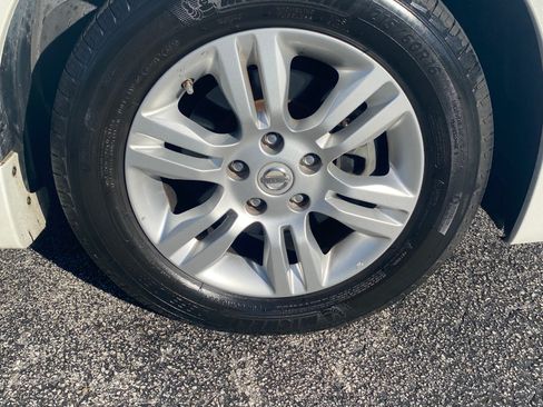 Used 2011 Nissan Altima 2.5 SL w/ 2.5SL Pkg FWD image 14